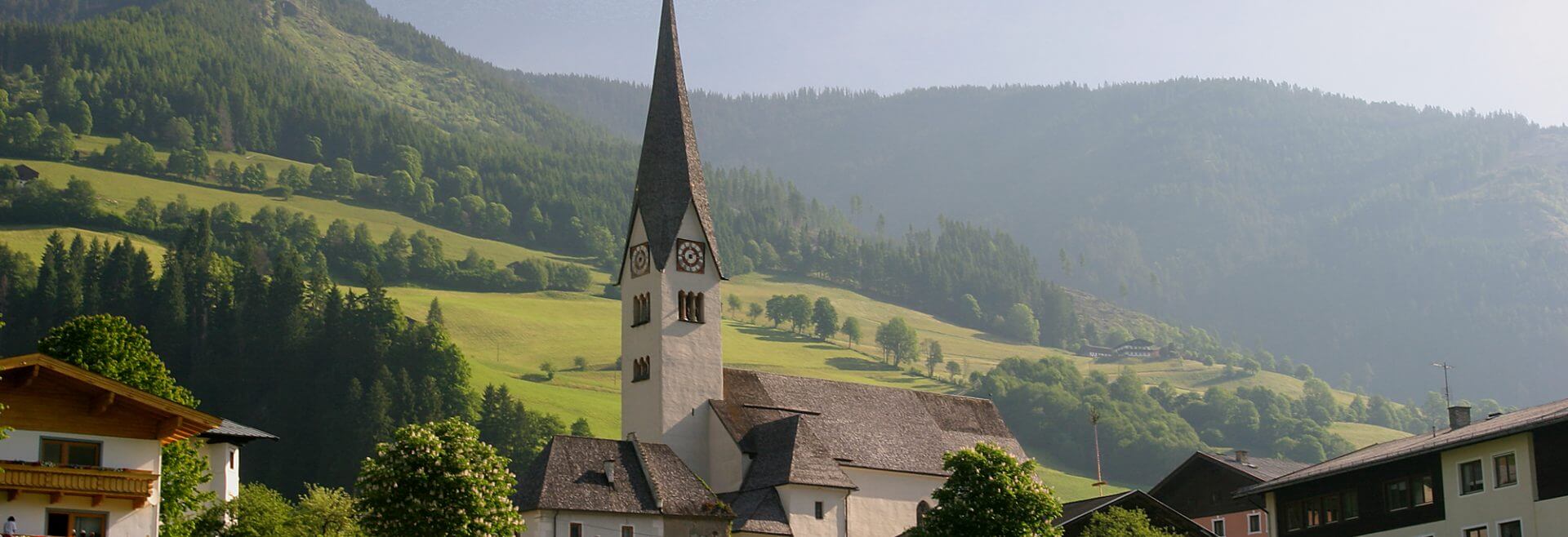 Kirche in Stuhlfelden im Sommer